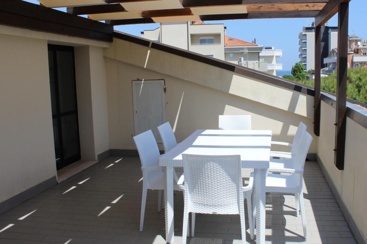 Residence Caterina Cattolica Exteriör bild